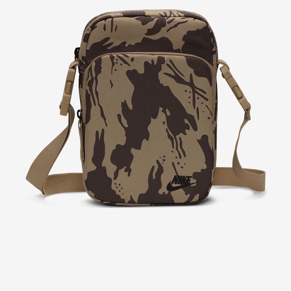 Nike Other - Nike Heritage
Camo Crossbody Bag (4L)